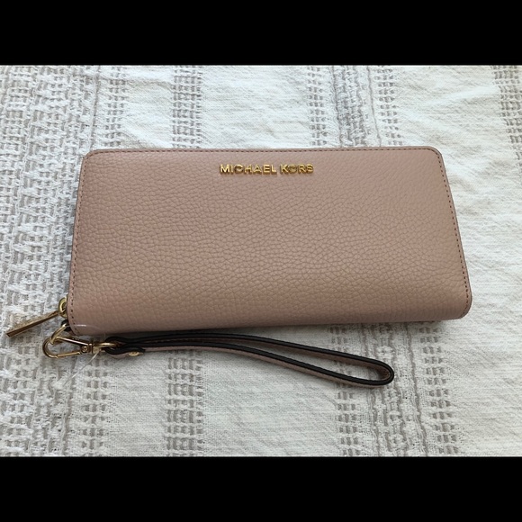 Michael Kors Handbags - Michael Kors blush wallet